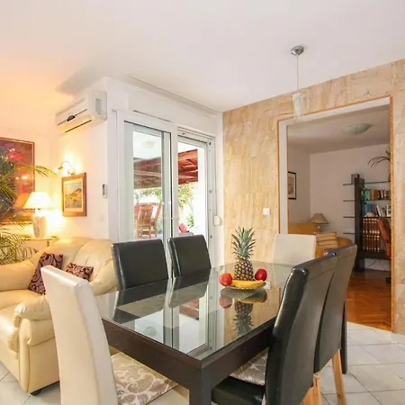 Apartment Green Paradise With Garden
